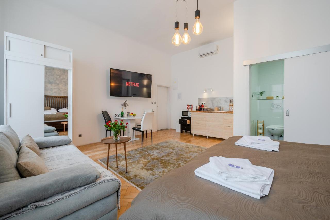 Premium Wenceslas Square Apartments براغ المظهر الخارجي الصورة